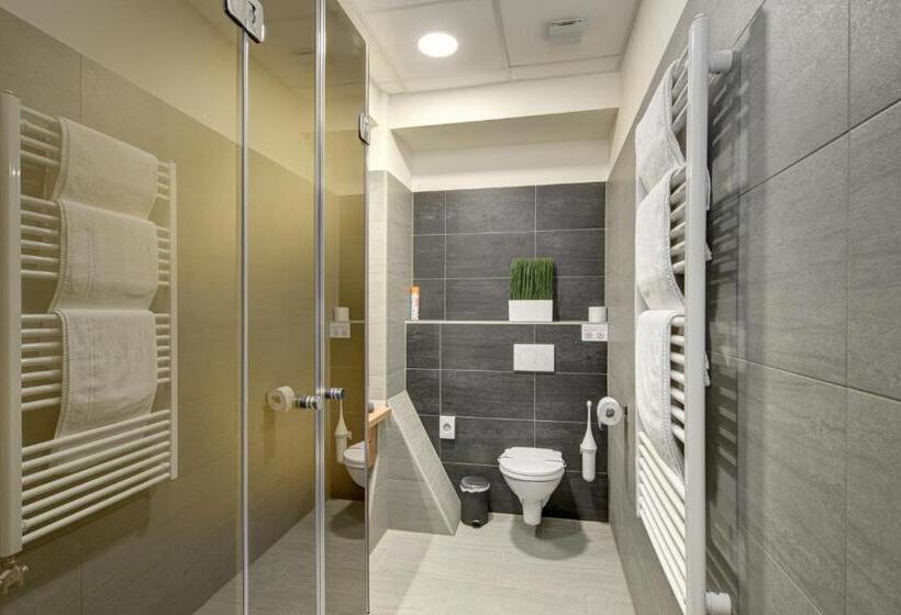 Пансион Riverside Inn Dunaparti Szuterén