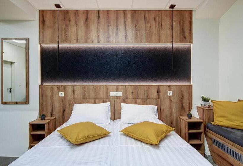 Пансион Riverside Inn Dunaparti Szuterén