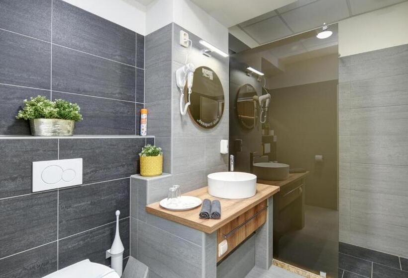 Пансион Riverside Inn Dunaparti Szuterén