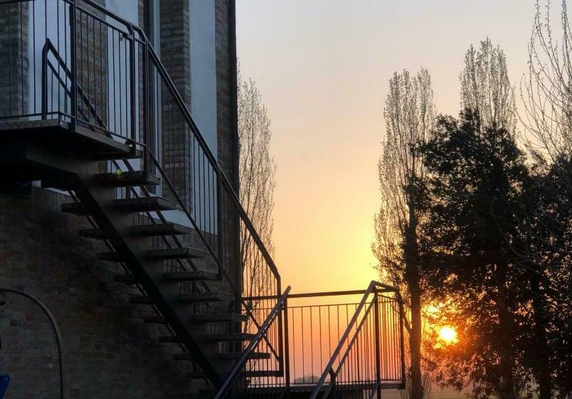 פנסיון Tlcafè Hospitality