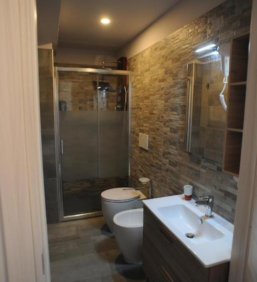 פנסיון Tlcafè Hospitality