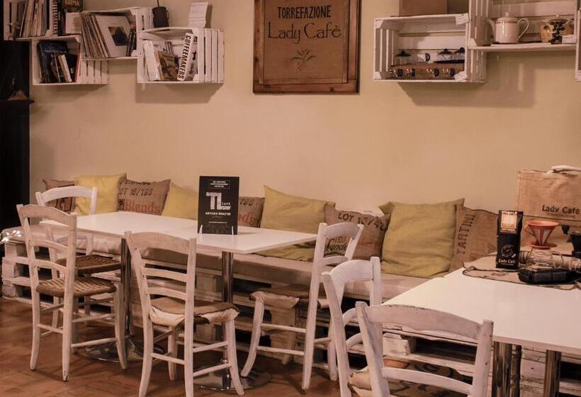 פנסיון Tlcafè Hospitality