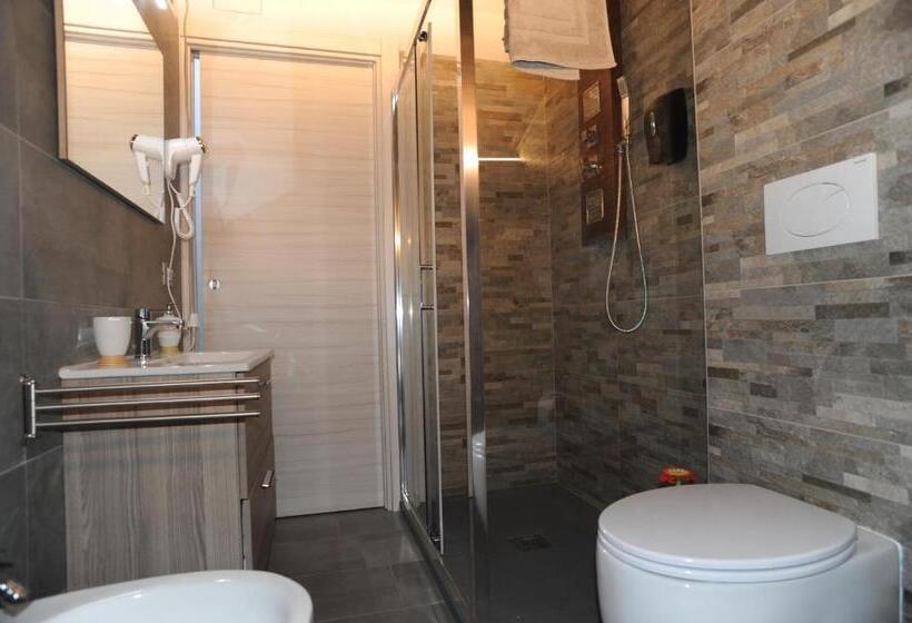 פנסיון Tlcafè Hospitality