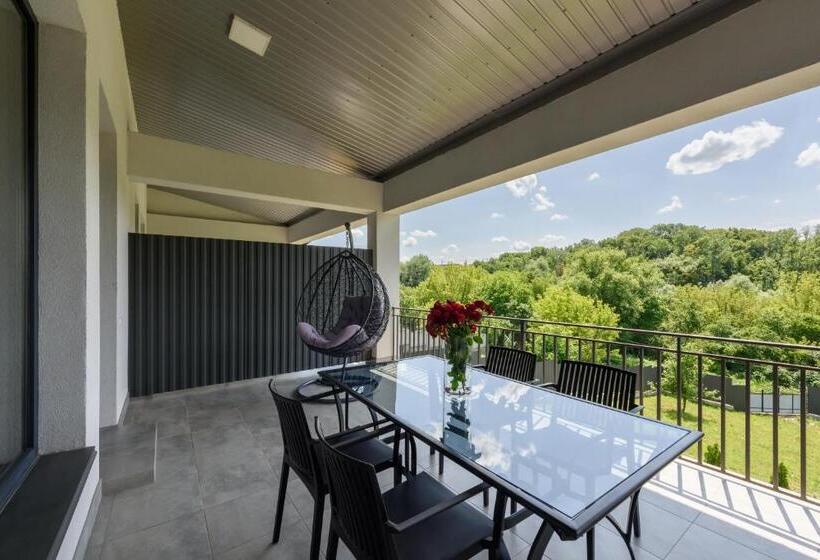 таун тераса 3 поверхи By Willox