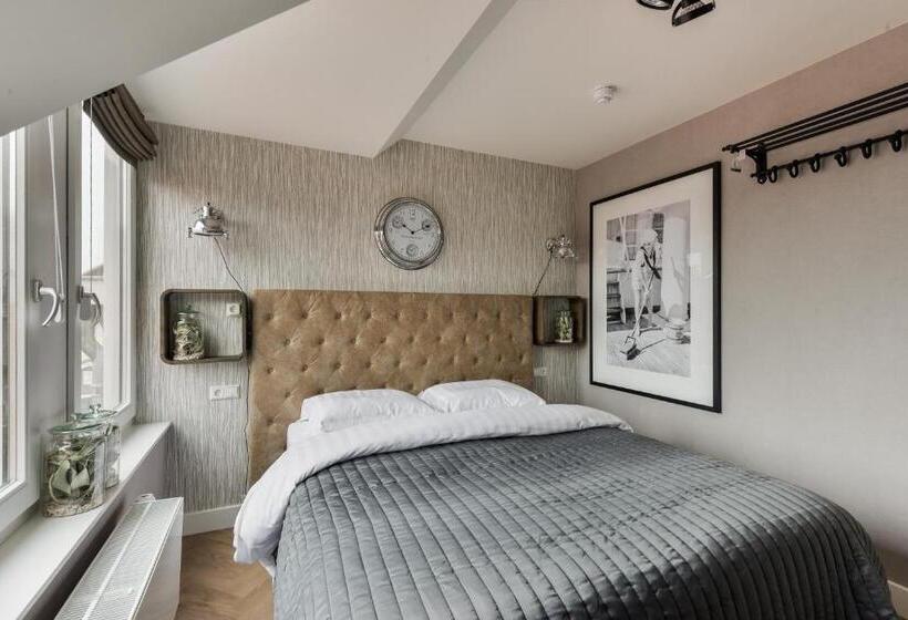 הוסטל Boutique Hotel The Old Bridge, Volendam