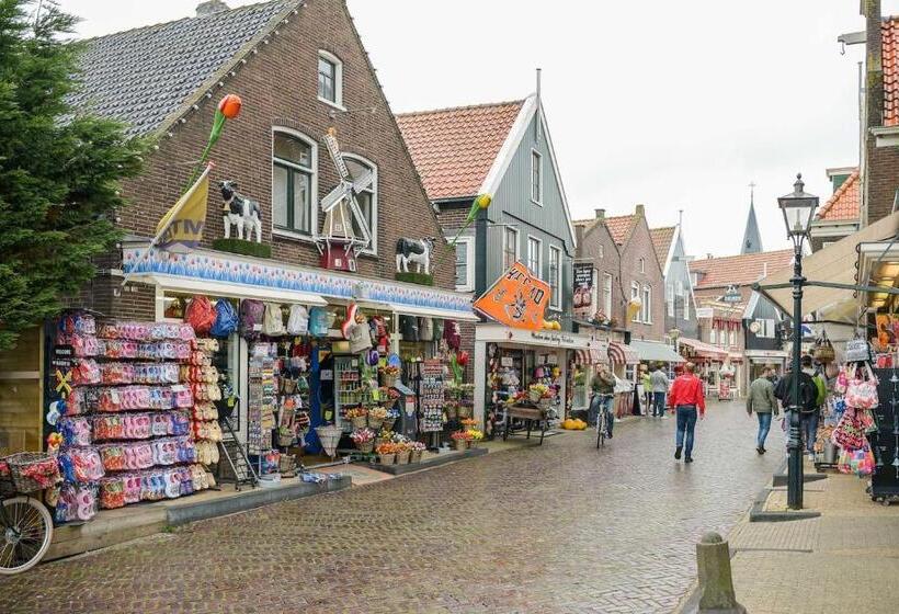 הוסטל Boutique Hotel The Old Bridge, Volendam