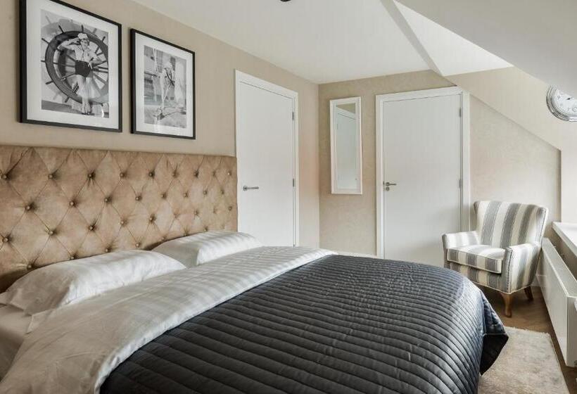 הוסטל Boutique Hotel The Old Bridge, Volendam