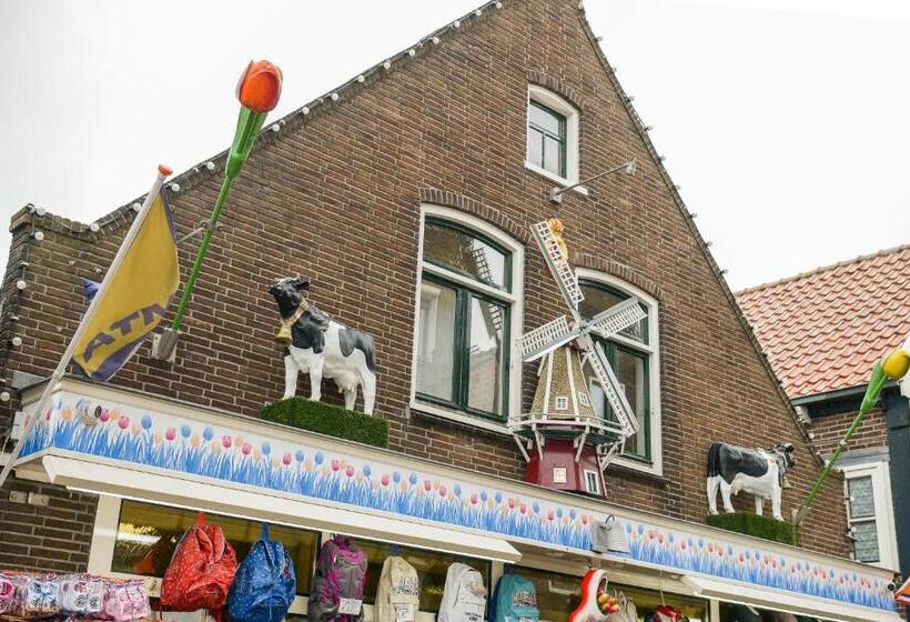 הוסטל Boutique Hotel The Old Bridge, Volendam