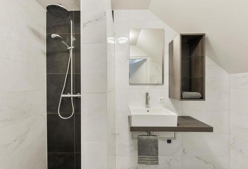 הוסטל Boutique Hotel The Old Bridge, Volendam