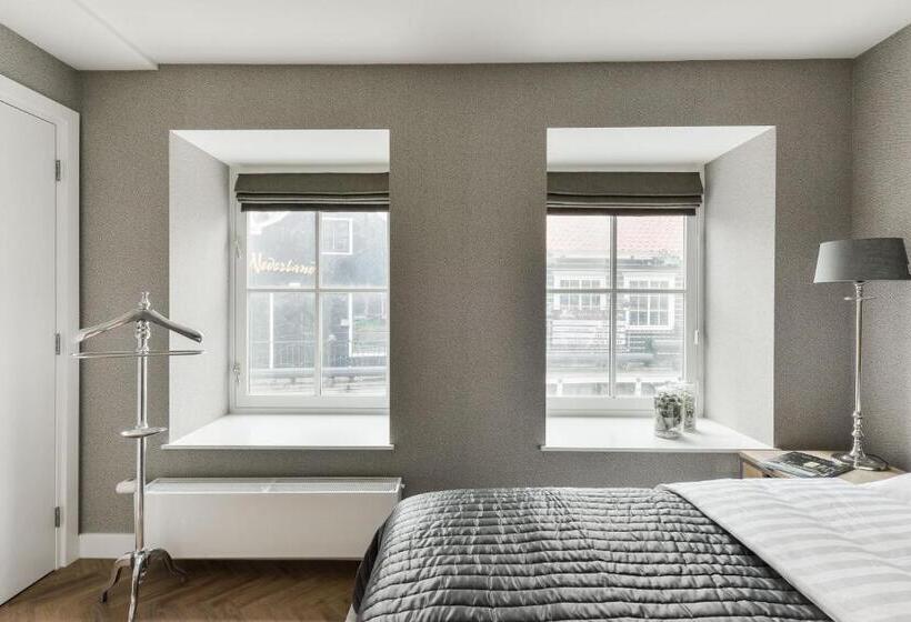 הוסטל Boutique Hotel The Old Bridge, Volendam