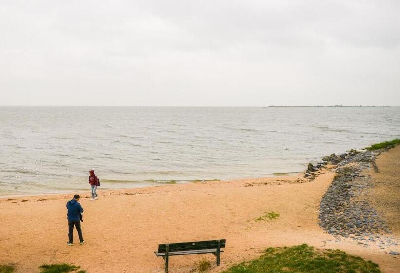 הוסטל Boutique Hotel The Old Bridge, Volendam