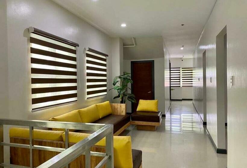 הוסטל Kara’s Pension House