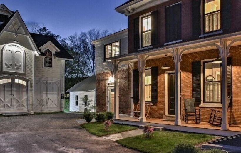 فندق صغير The Burrell House