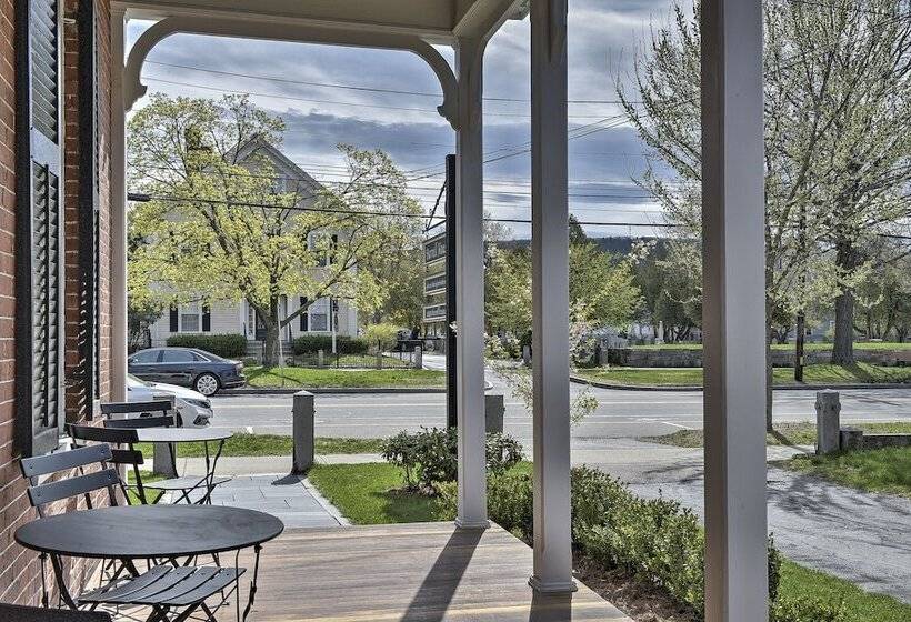 هاستل The Burrell House