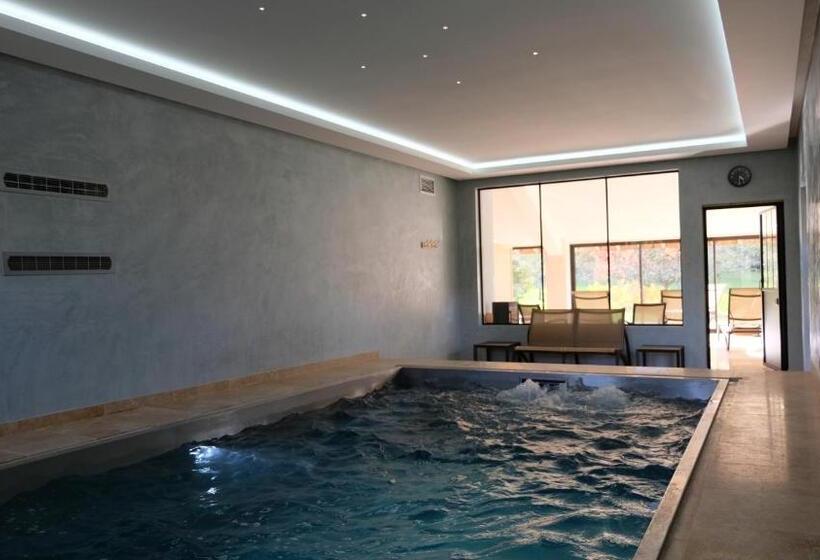 مبيت وإفطار Chateau De Maillat