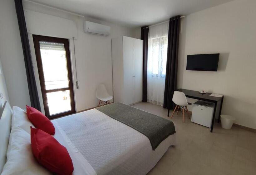 تختخواب و صبحانه Cristian Rooms