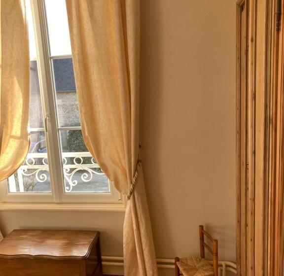 ベッドアンドブレックファースト Les Chambres D Omaha Beach Etablissement Avec Deux Chambres D Hôtes, Petit Déjeuner Compris Fait Mai