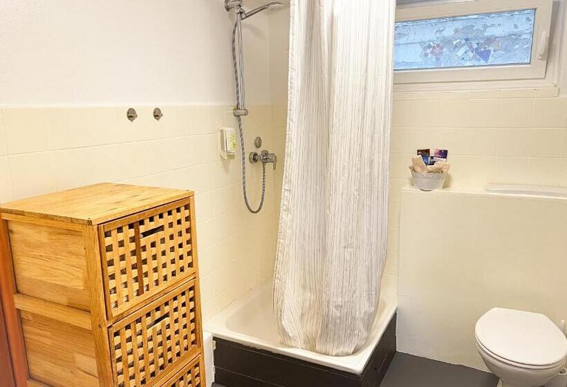 مبيت وإفطار Modern Room With Netflix In Porta Westfalica