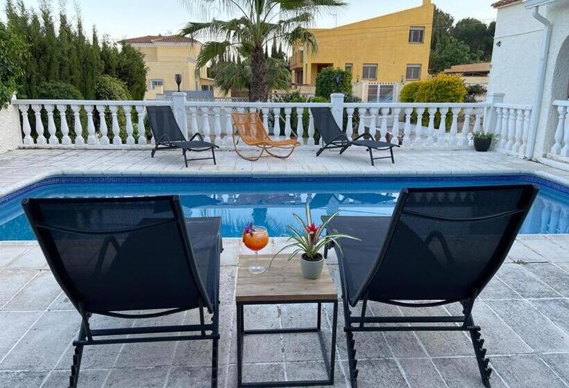 تختخواب و صبحانه Villa La Vida