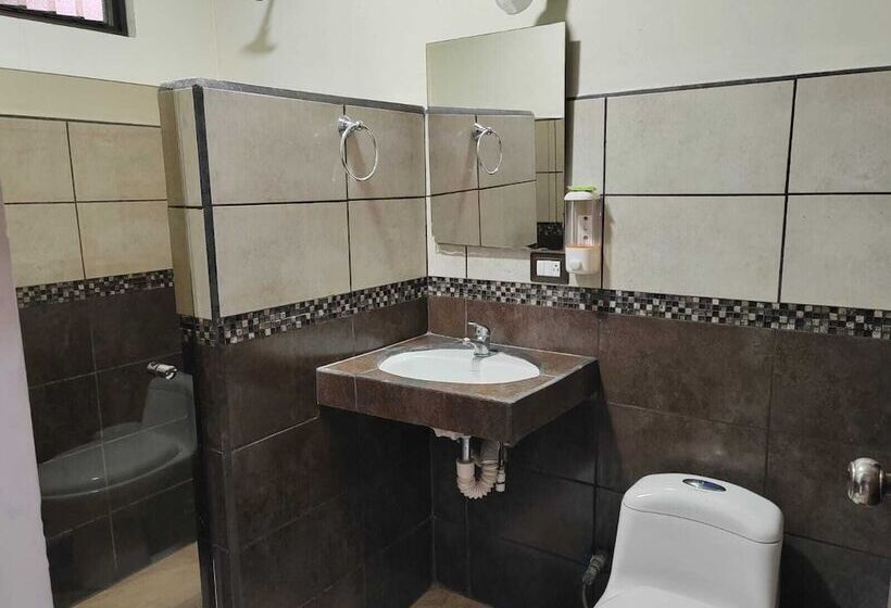 فندق Cabinas Piedra Luna