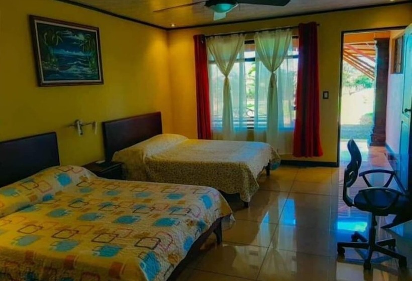 فندق Cabinas Piedra Luna