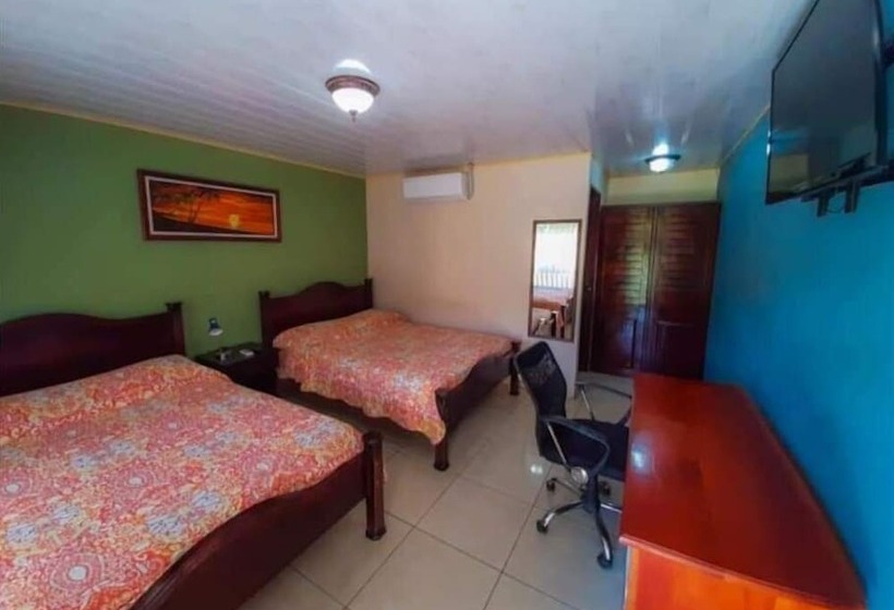 فندق Cabinas Piedra Luna