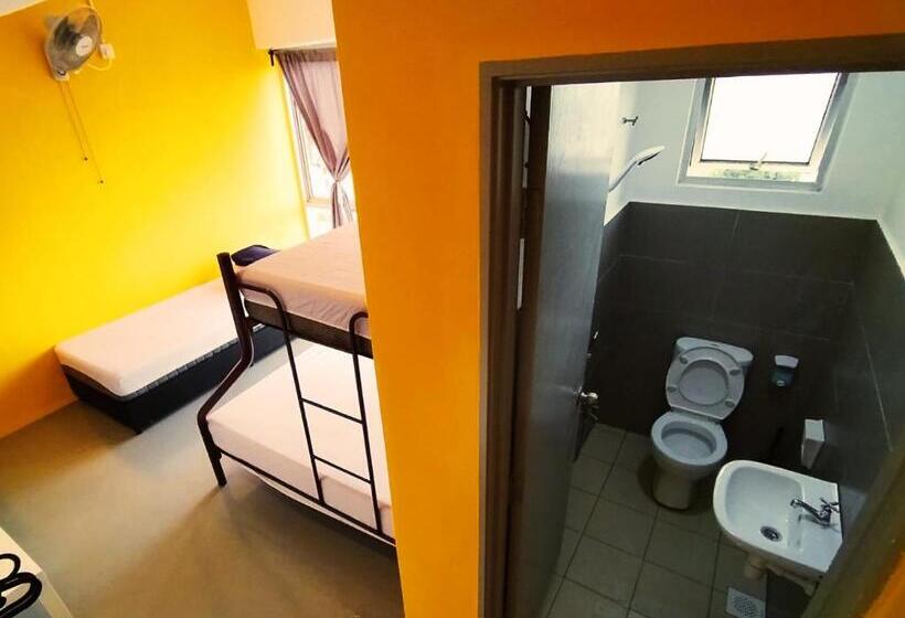 מלון כמוסות The Cocoon Capsule