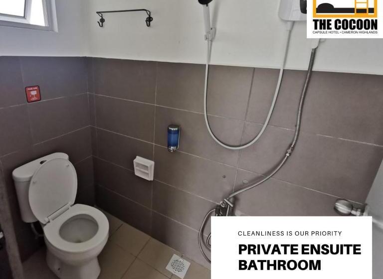 מלון כמוסות The Cocoon Capsule