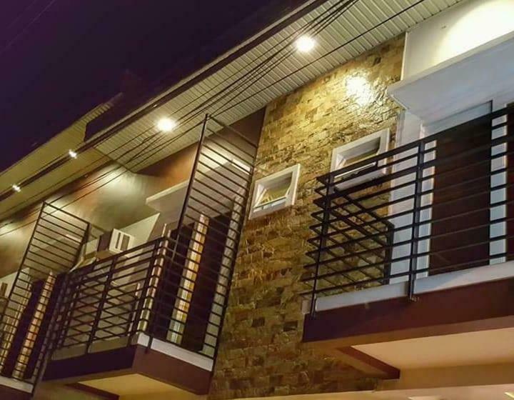 هتل Livewire Planet Suites