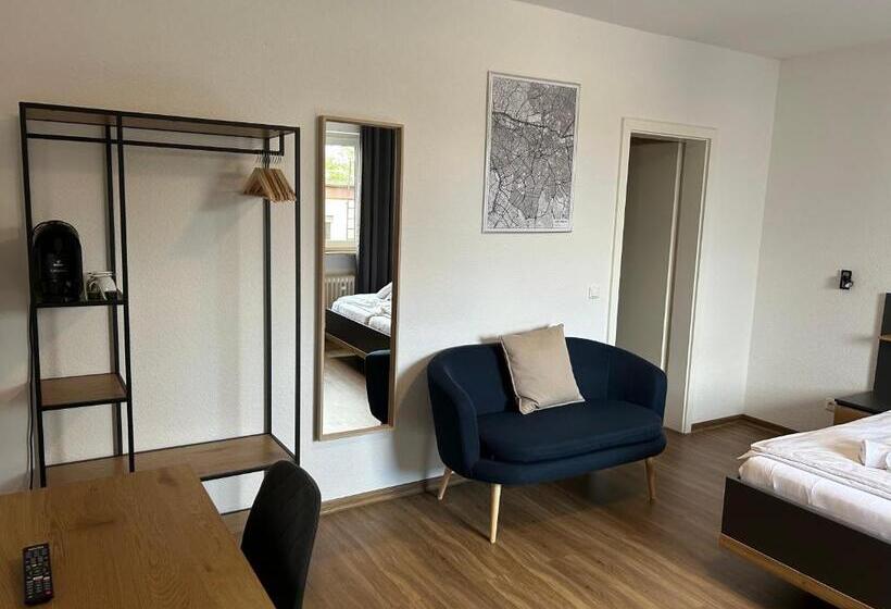 בית מלון כפרי Riverside Airport