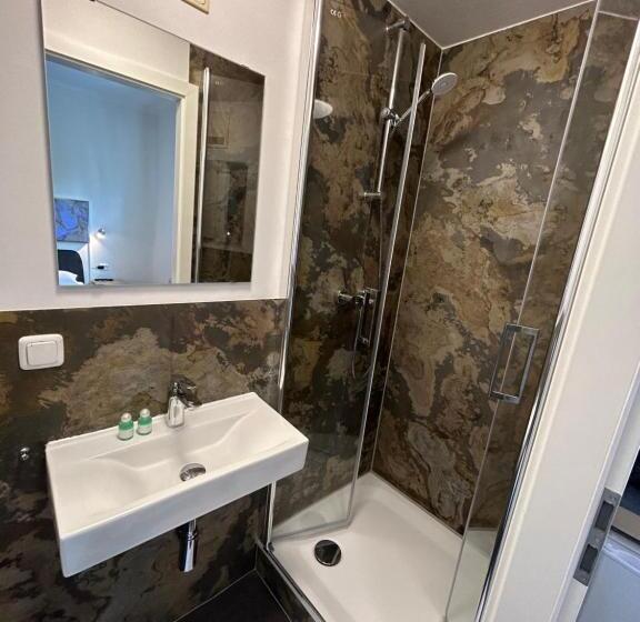 هتل Riverside Airport