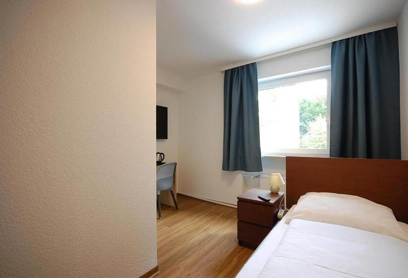 בית מלון כפרי Riverside Airport