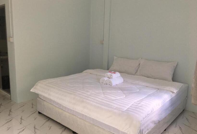 호텔 The Brown House