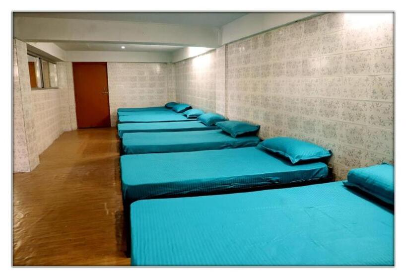 Отель The Ranikhet Continental