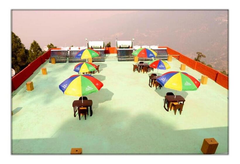 Отель The Ranikhet Continental