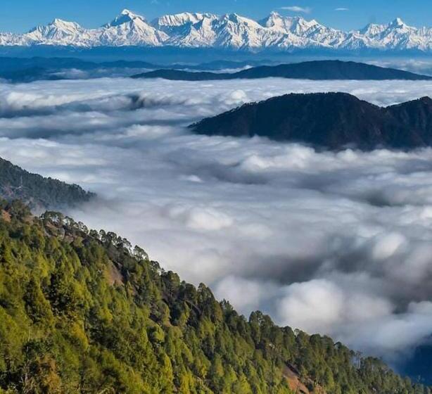 בית מלון כפרי The Ranikhet Continental