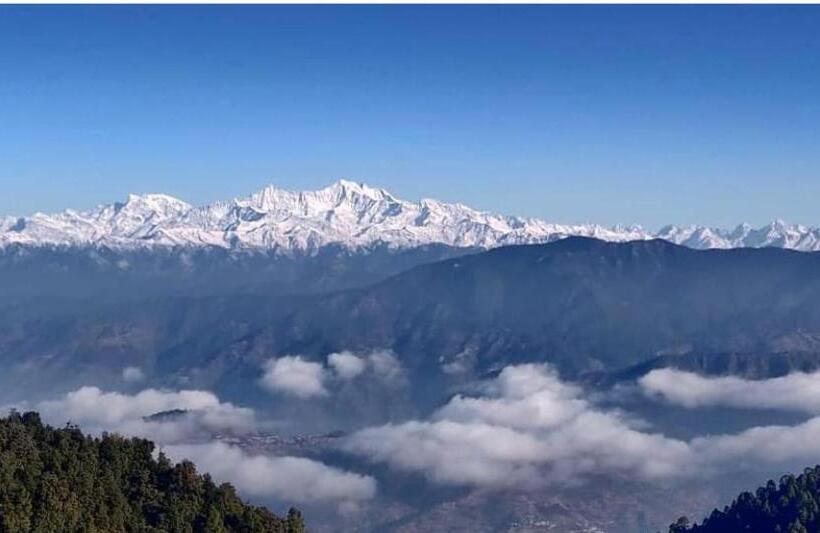 בית מלון כפרי The Ranikhet Continental