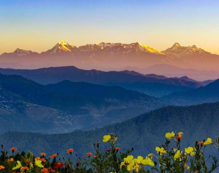 Отель The Ranikhet Continental