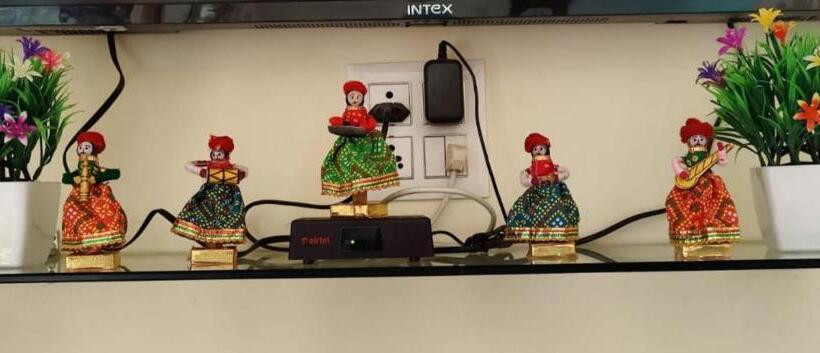 Отель The Ranikhet Continental