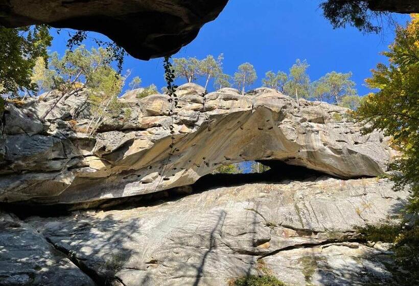 بنسيون Bat Kivska Hata