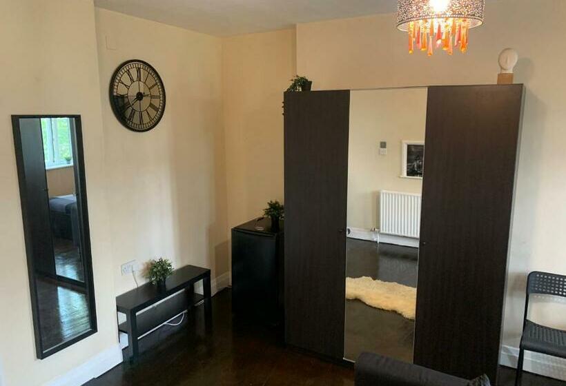 펜션 Beddington Park Lodge West