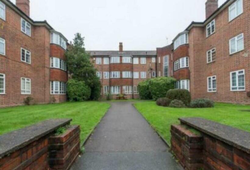 펜션 Beddington Park Lodge West