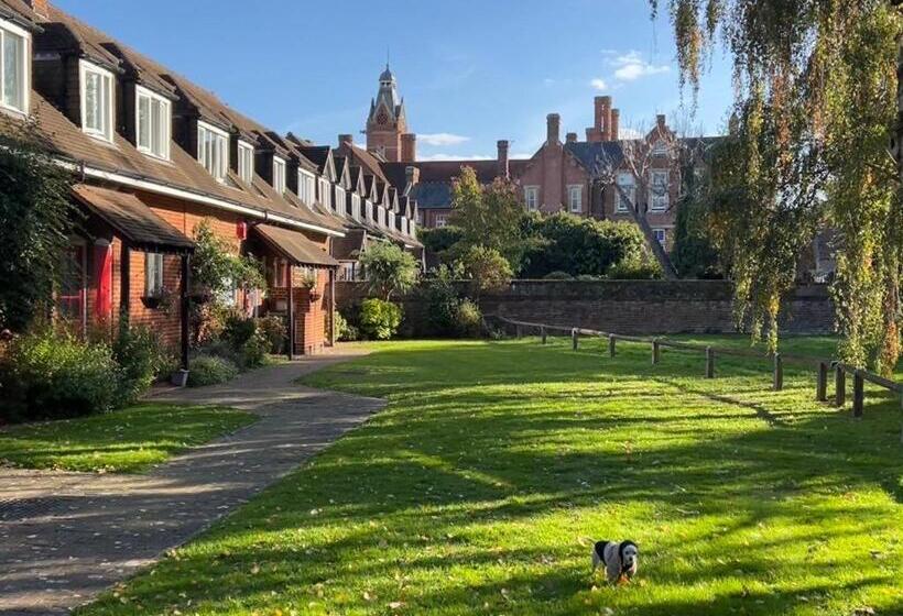 펜션 Beddington Park Lodge West