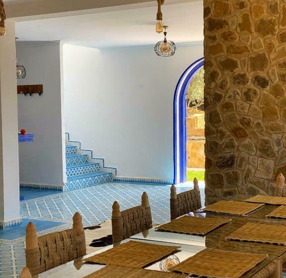 פנסיון Dmina House