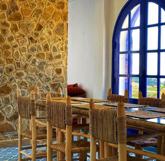 פנסיון Dmina House