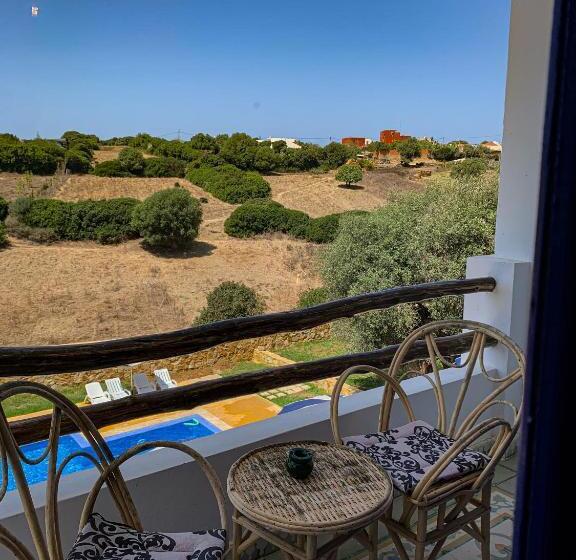 פנסיון Dmina House