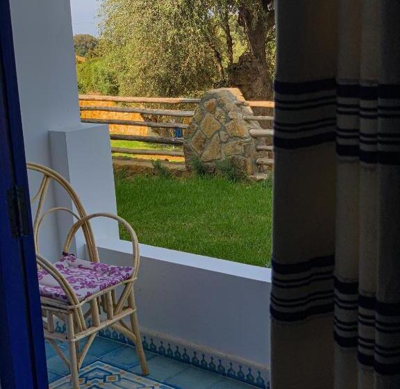 פנסיון Dmina House