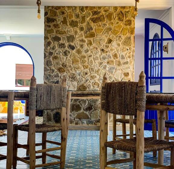 פנסיון Dmina House