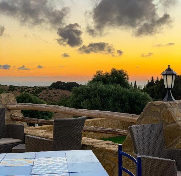 פנסיון Dmina House