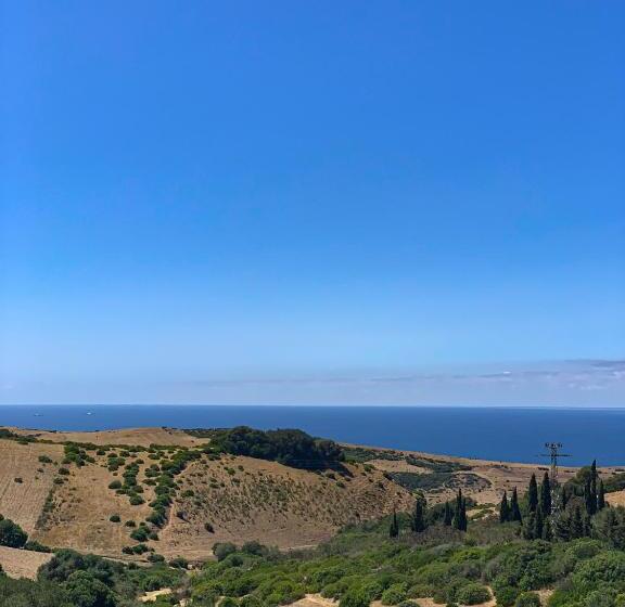 פנסיון Dmina House